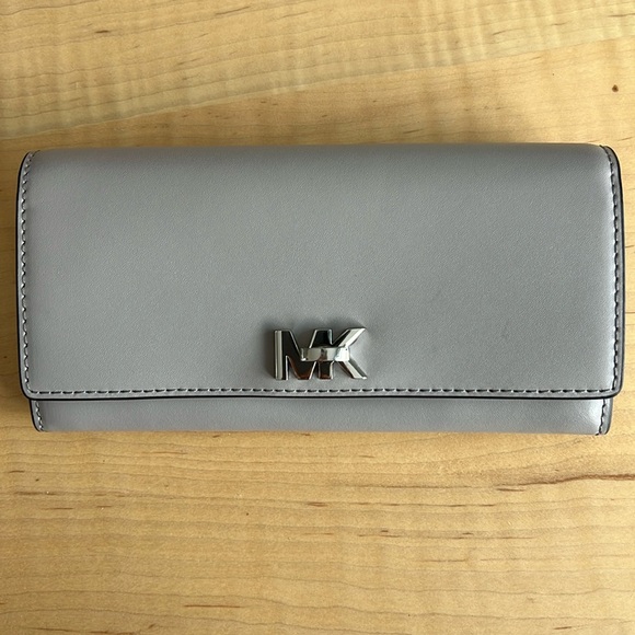 MICHAEL KORS Mott Large Carryall Wallet - Picture 1 of 9